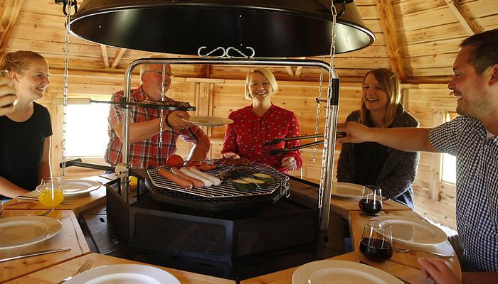 Die gemütliche Grillkota als Grillhütte von innen