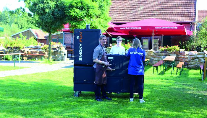 Der Smoker beim Smoky Friday im Beverland bei Münster und Osnabrück 