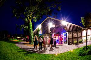 Die große Scheune auf dem Hof Beverland als Hochzeitslokation in Münster und in Osnabrück