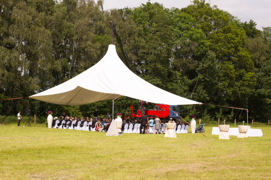 freie Trauung auf einer Wiese auf dem Hof Beverland