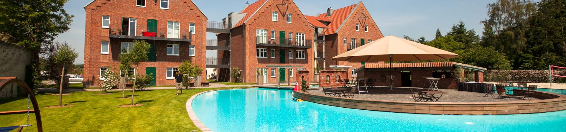 Pool mit Insel im Beverland Gruppen-Resort